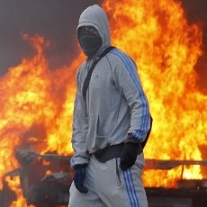 Polisi London Diberi Wewenang Lucuti Masker & Penutup Wajah Perusuh 