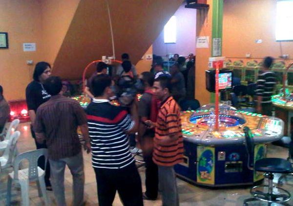 Polisi Gerebek Judi Bola Ketangkasan