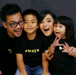 Enno Lerian dan Suami Sibuk Cari Rumah