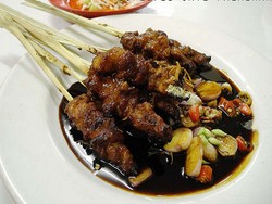 Tumpas Rindu Sate Kim Tek yang Legendaris