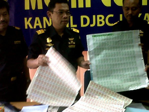 Bea Cukai Bekuk Sindikat Pita Cukai Palsu