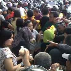 id-BlackBerry Bagi-bagi Takjil