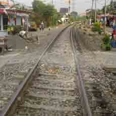 Motor Trail Diterjang KA Argo Bromo, Seorang Biker Kritis