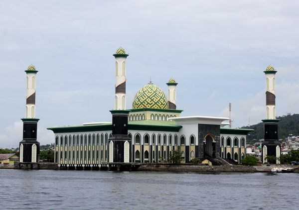 Masjid Apung Al Munawar Ternate