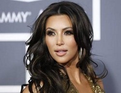 Menikah, Kim Kardashian Poles Mobil Mewah Serba Putih