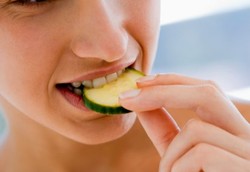 Makan Mentimun Bisa Kurangi Jerawat Jelang Menstruasi