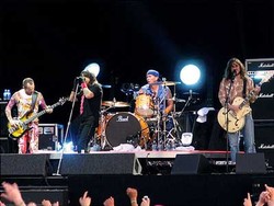 Red Hot Chili Peppers Buka Mulut Tentang Hengkangnya John Frusciante