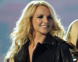 Gangguan Emosional, Britney Dilarang Pakai Ponsel