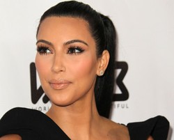 Selera Sepatu Kim Kardashian Sama dengan Adiknya