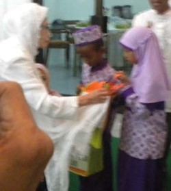 Ratusan Orang Kurang Mampu Nikmati Buka Bersama