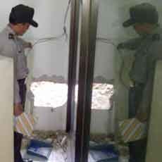 Lubangi Tembok, Kawanan Pencuri Bobol Dealer Motor