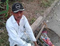 Sarmad, Tukang Cangkul Jalanan Pencari Berkah Ramadan