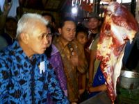 Hatta Tinjau Pasar Pesalaran Cirebon