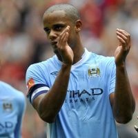 Gantikan Tevez, Kompany Pimpin City