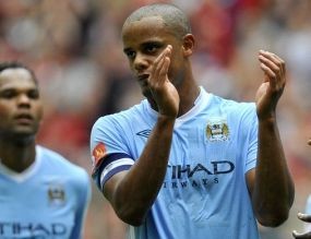 Gantikan Tevez, Kompany Pimpin City