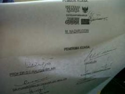 OC Kaligis Tunjukkan Surat Kuasa Sebagai Pengacara Nazaruddin