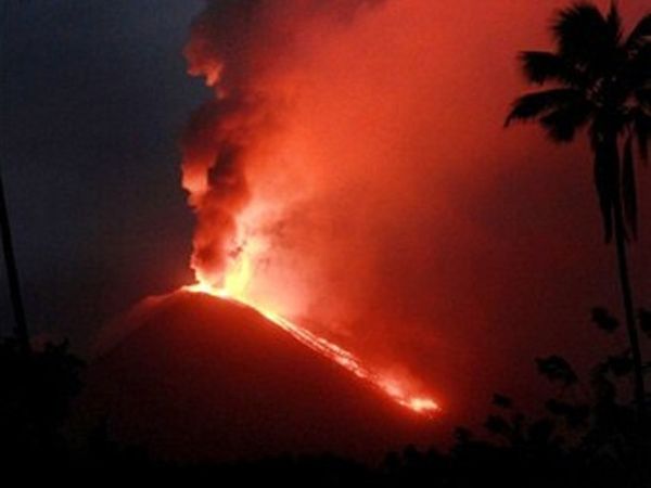 Gunung Soputan Kembali Meletus
