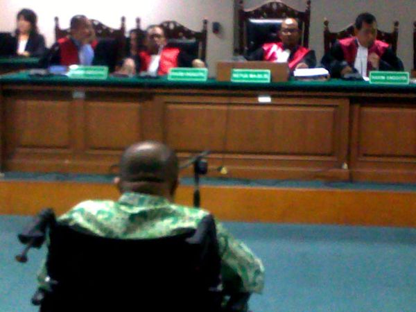 Syamsul Arifin Divonis 2,5 Tahun Syamsul Arifin Divonis 2,5 Tahun