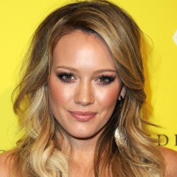 Hillary Duff Hamil Anak Pertama