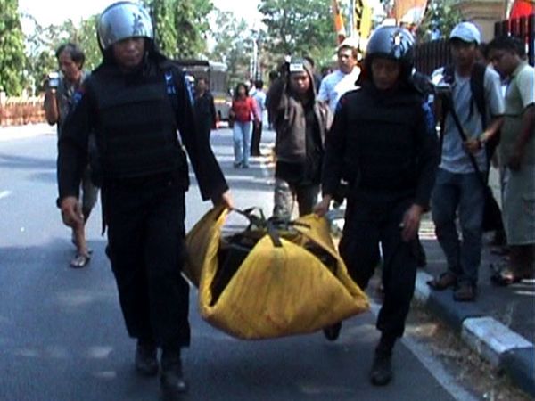 Diduga Bom, Tas Pakaian Diledakan