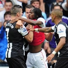 Sinyal Damai Arsenal-Barton