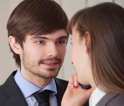 10 Tanda Teman Kerja Naksir Anda