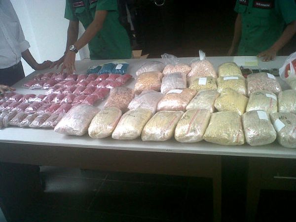 Polisi Sita 275.235 Butir Ekstasi