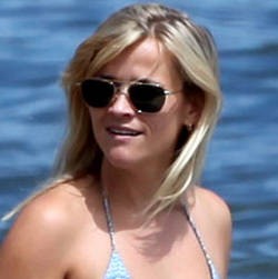 Berbikini, Reese Witherspoon Pamer Tato Baru