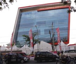 Telkomsel Bangun Gedung Miring