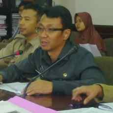 Kadispenduk Capil Dipanggil Komisi A