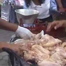 Daging Ayam Berair Ditemukan Petugas di Pasar Setono Betek