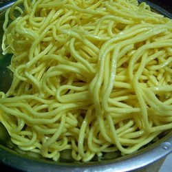 Petugas Temukan Mi Berformalin di Pasar Ancol