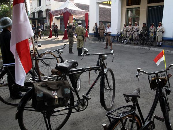Komunitas Sepeda Onthel Peringati HUT RI