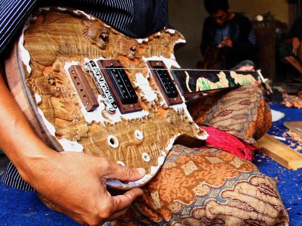 Gitar Ukir Bali yang Mendunia