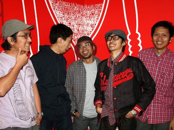 The Milo & Album Penantian
