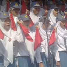 17 Dentuman Meriam Tandai Upacara HUT RI di Gedung Grahadi