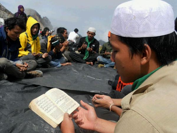 Tadarus di Puncak Gunung Sibayak