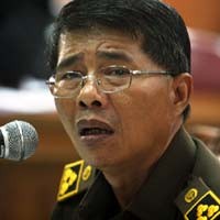 Hakim Terlambat, Sidang Cirus Sinaga Ngaret 2 Jam