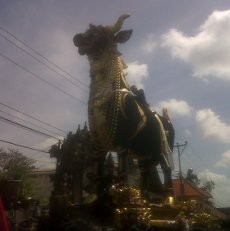 Megahnya Ngaben Puri Ubud