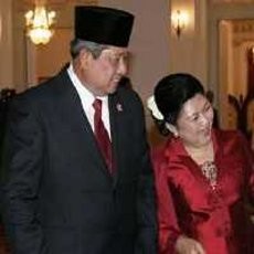 Tampil Kompak, SBY dan Ibu Ani Hadiri HUT ke-66 MPR