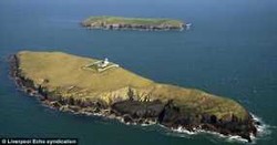 Misteri Huruf M di Atap Gereja Kecil di Pulau Kosong