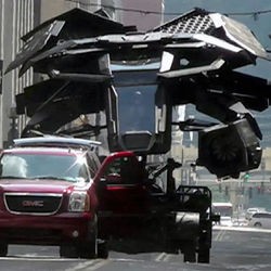 Pesawat Batman Eksis di Jalanan Amerika