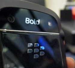 Menjajal Kecanggihan BlackBerry Bold 9900
