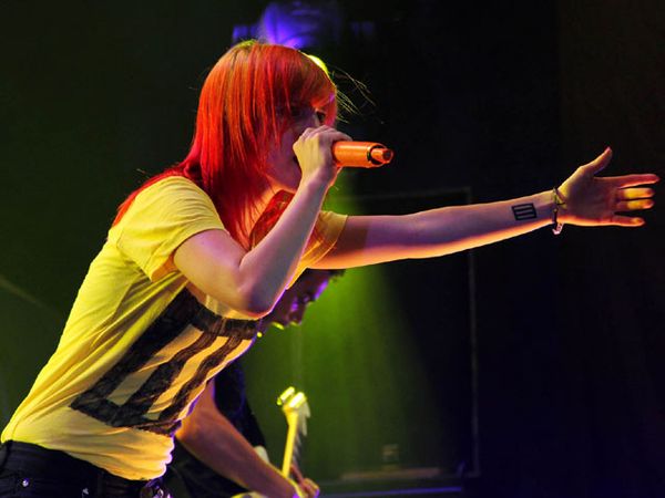 Konser Paramore Penuh Energi di Bali