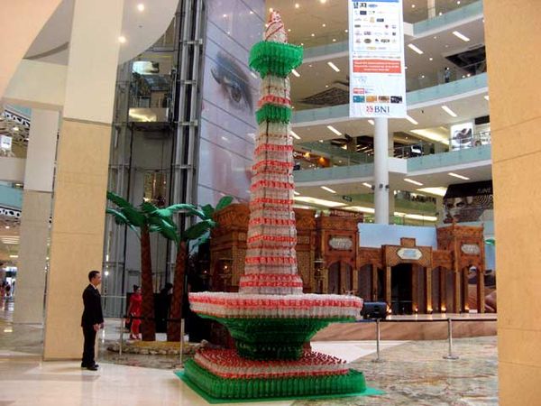 Replika Monas Terbesar Masuk MURI