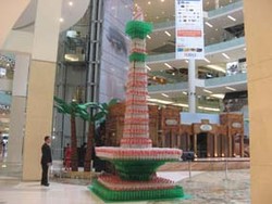 Ngabuburit dengan Melihat Replika Monas dari Botol Bekas