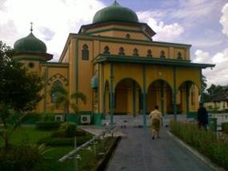 Mengintip Masjid Sultan Siak yang Berusia 120 Tahun