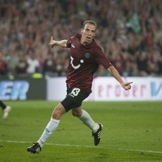 Dua Gol Schlaudraff Benamkan Sevilla