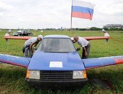 Seorang Kakek Berhasil Membuat Mobil Terbang