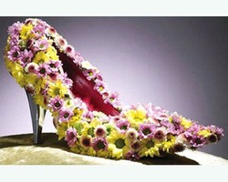 Sepatu Pernikahan Ini Dibuat dari Bunga Asli